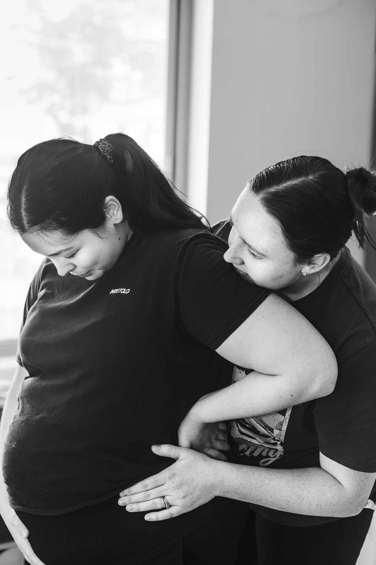 mother in labour birth photography