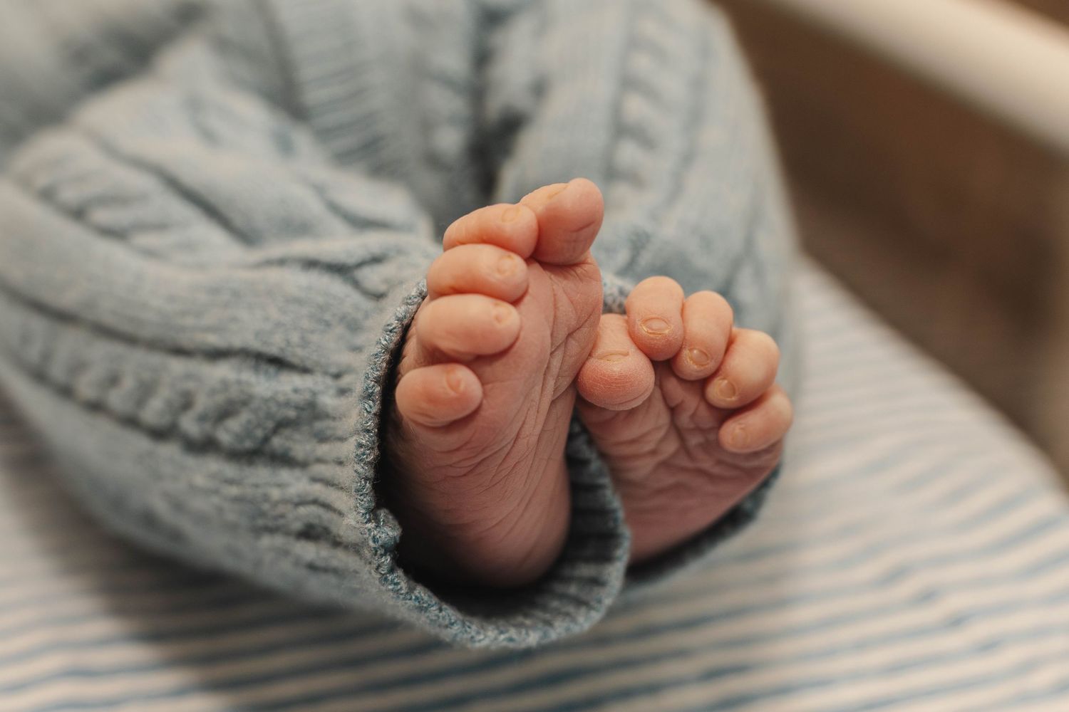 fresh 48 baby feet birth photography
