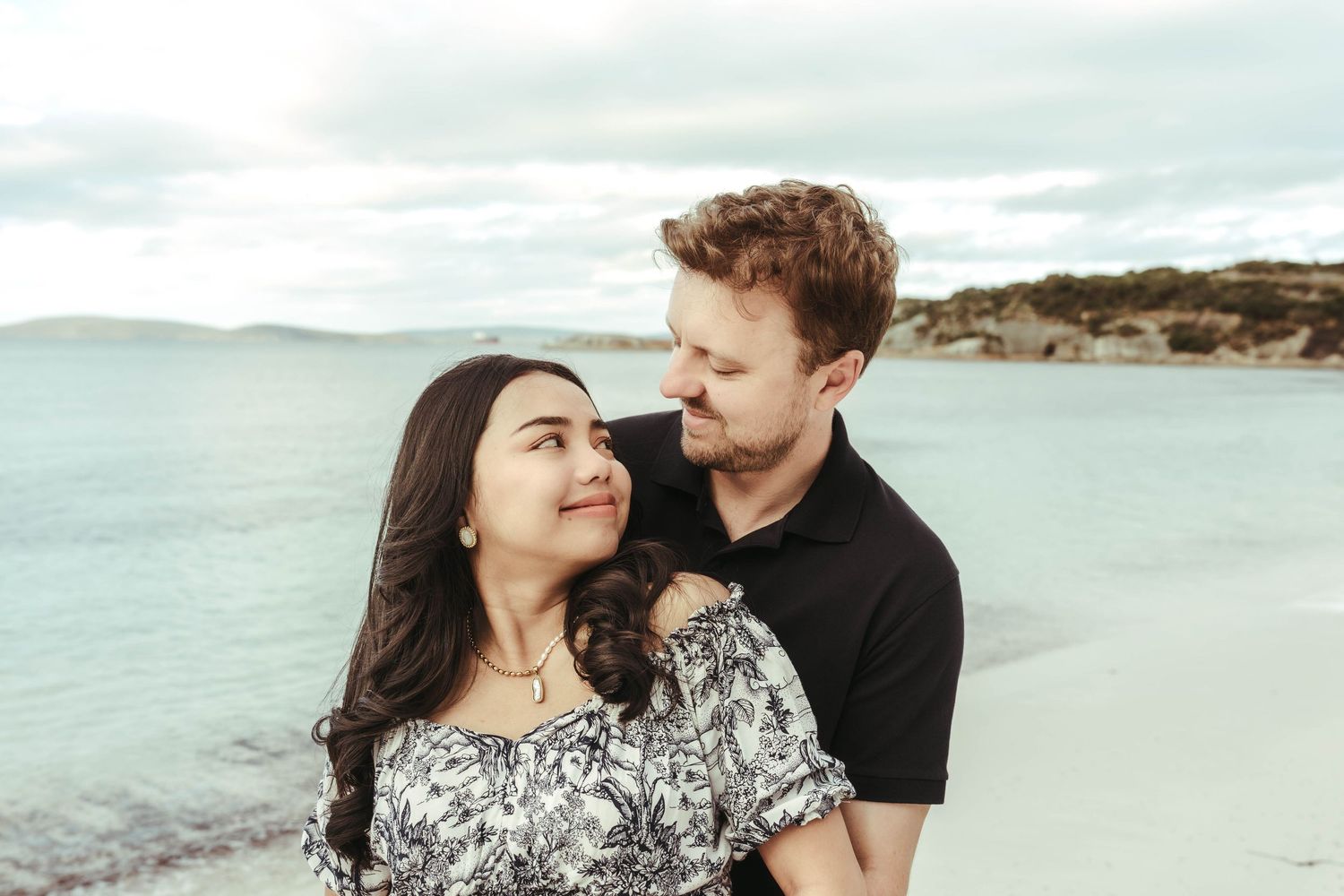 maternity picture beach couple love
