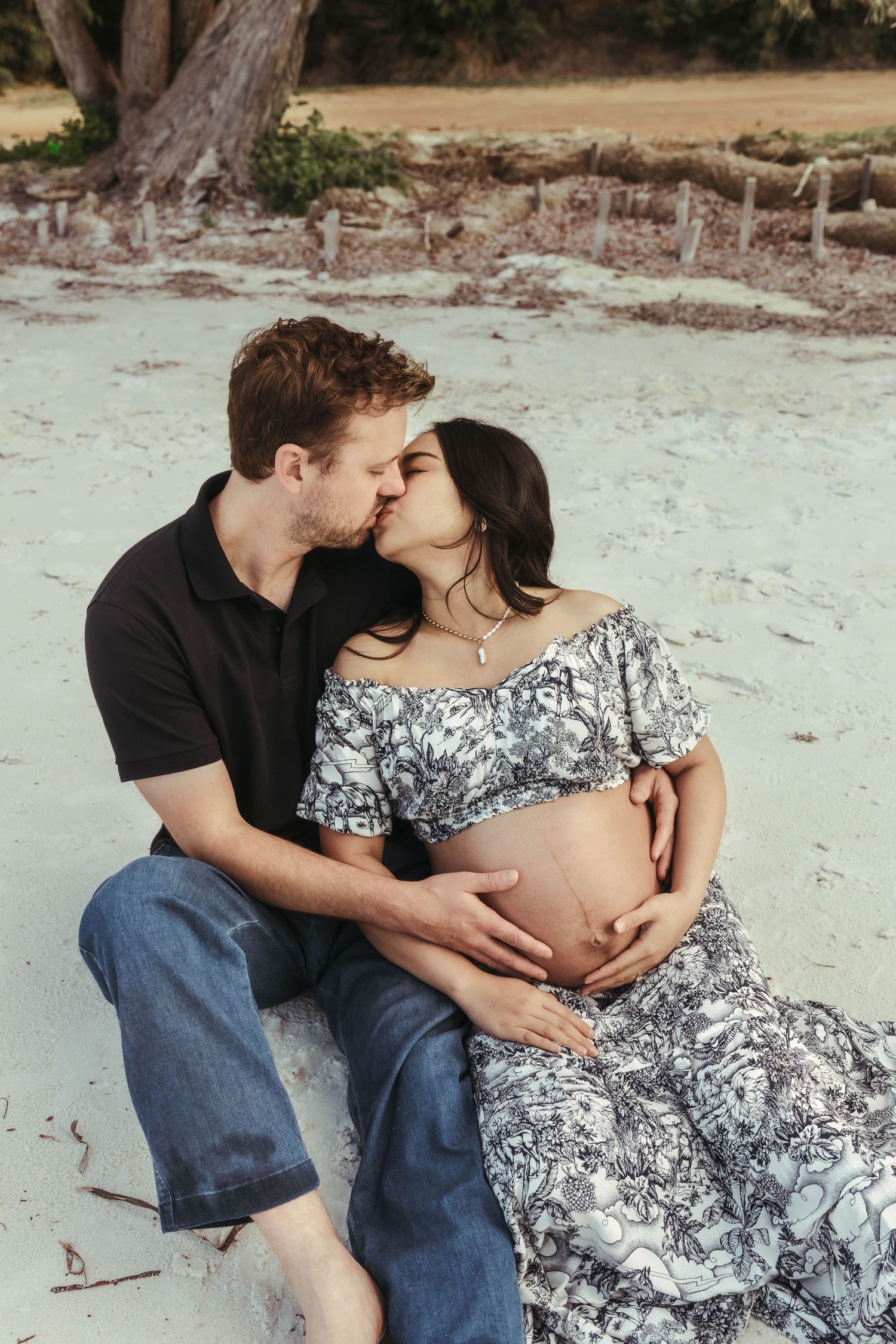 maternity picture beach kissing couple love