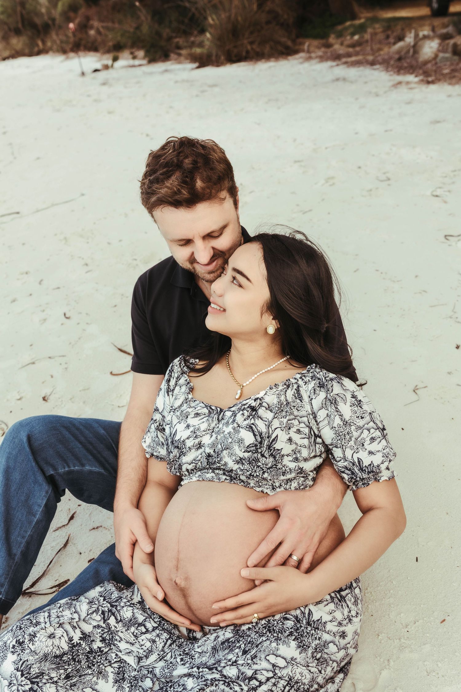 maternity picture beach  couple love