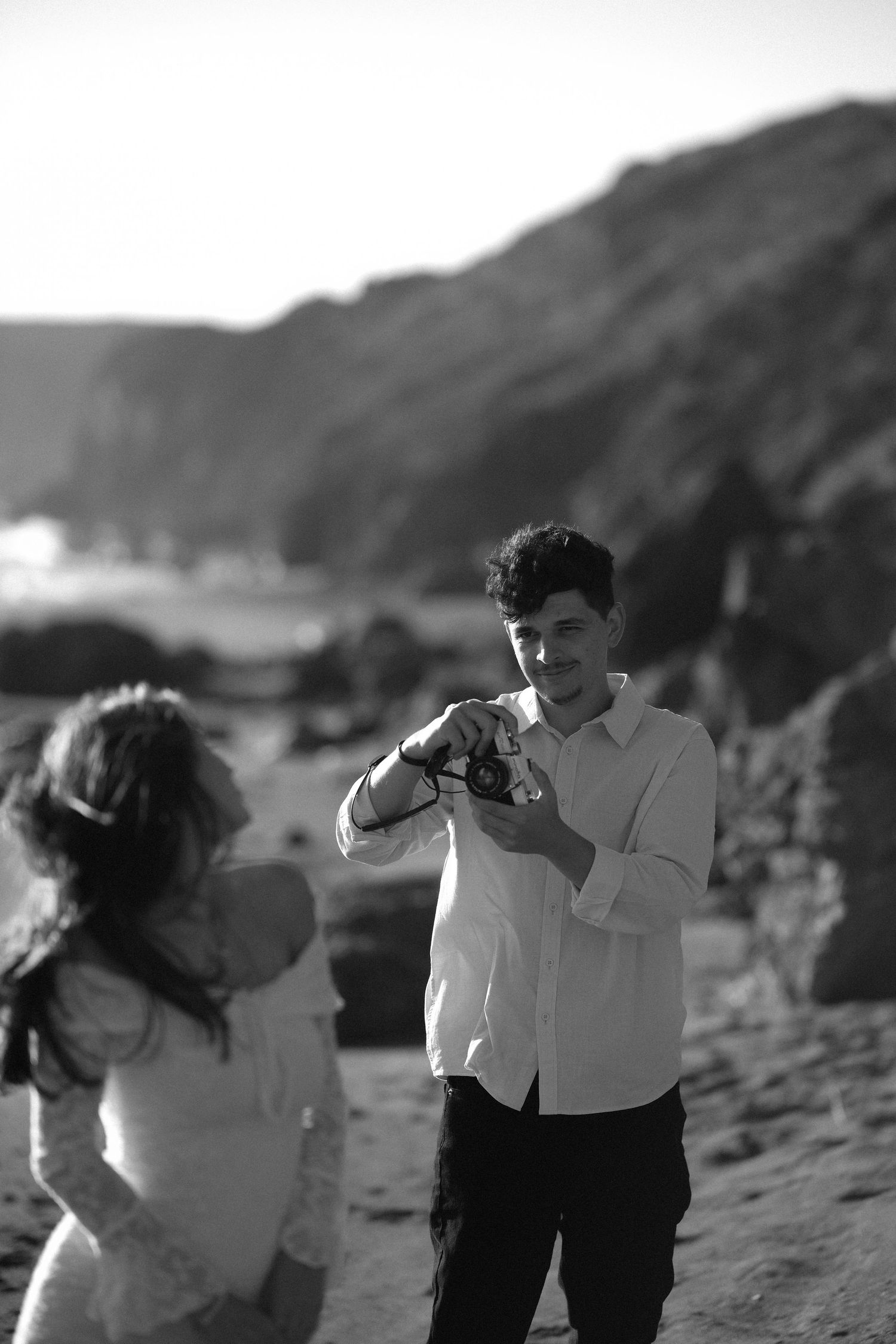 Candid love story on a quiet California beach — natural, warm, and full of movement.
#CaliforniaCouplesSession #BeachLoveStory #Na