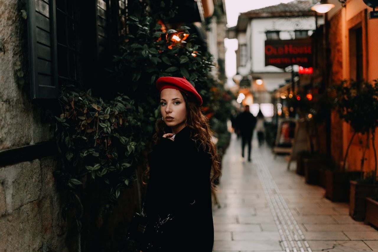 Rainy street portrait in Istanbul. Cinematic tones and moody atmosphere.#StreetPortrait #IstanbulPhotography #CinematicVibes#TravelMood