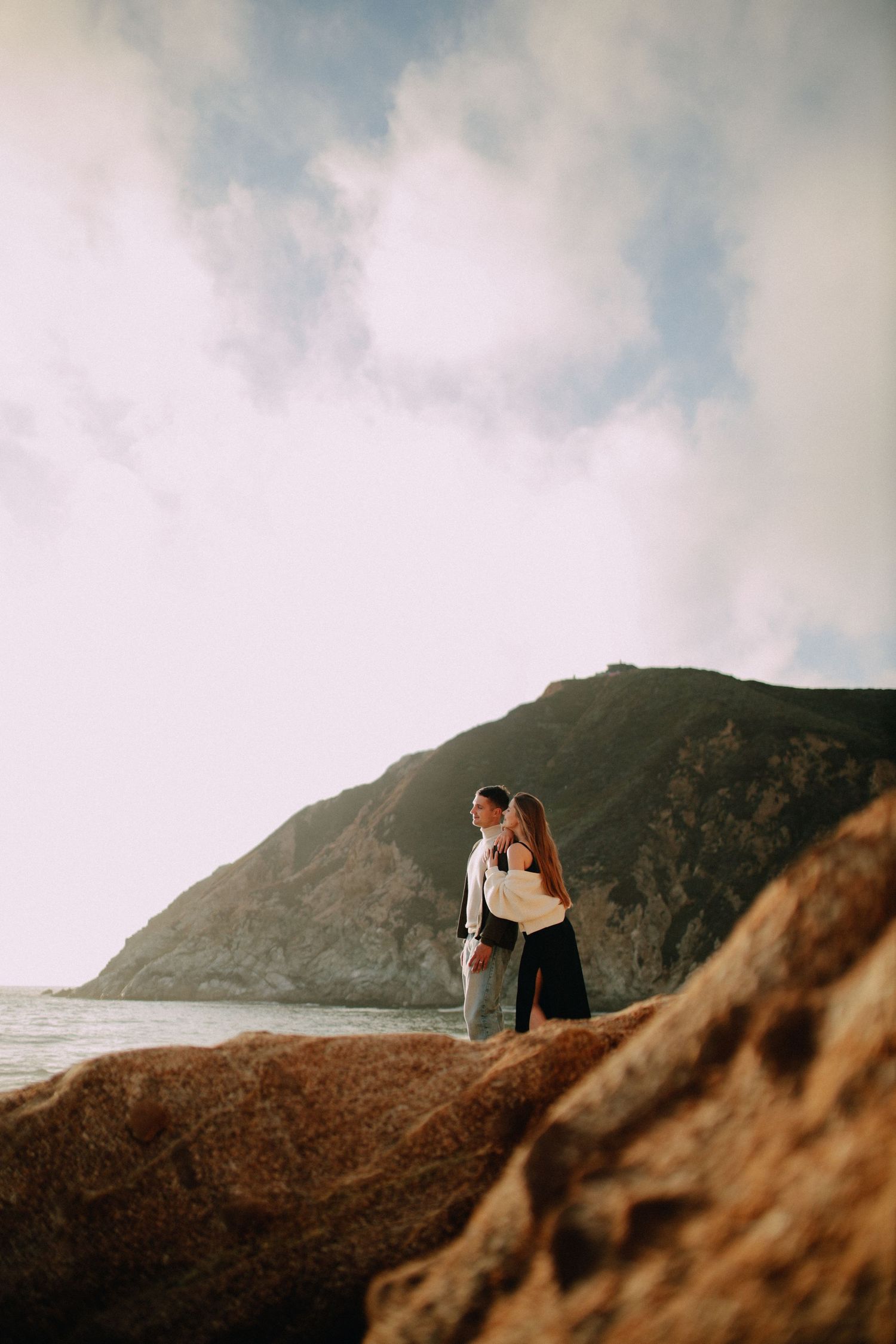 Candid love story on a quiet California beach — natural, warm, and full of movement.
#CaliforniaCouplesSession #BeachLoveStory #Na