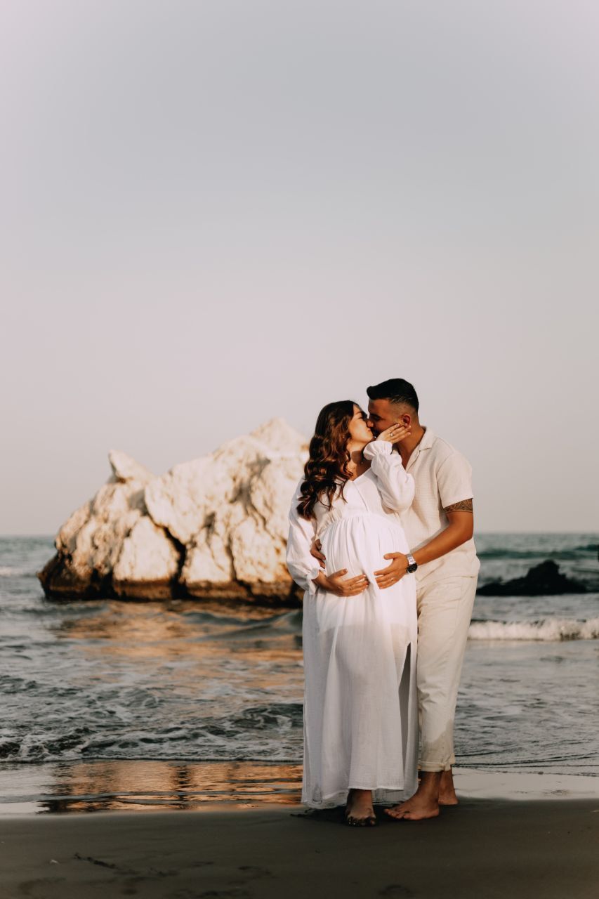 Candid love story on a quiet California beach — natural, warm, and full of movement.

#CaliforniaCouplesSession #BeachLoveStory #Na