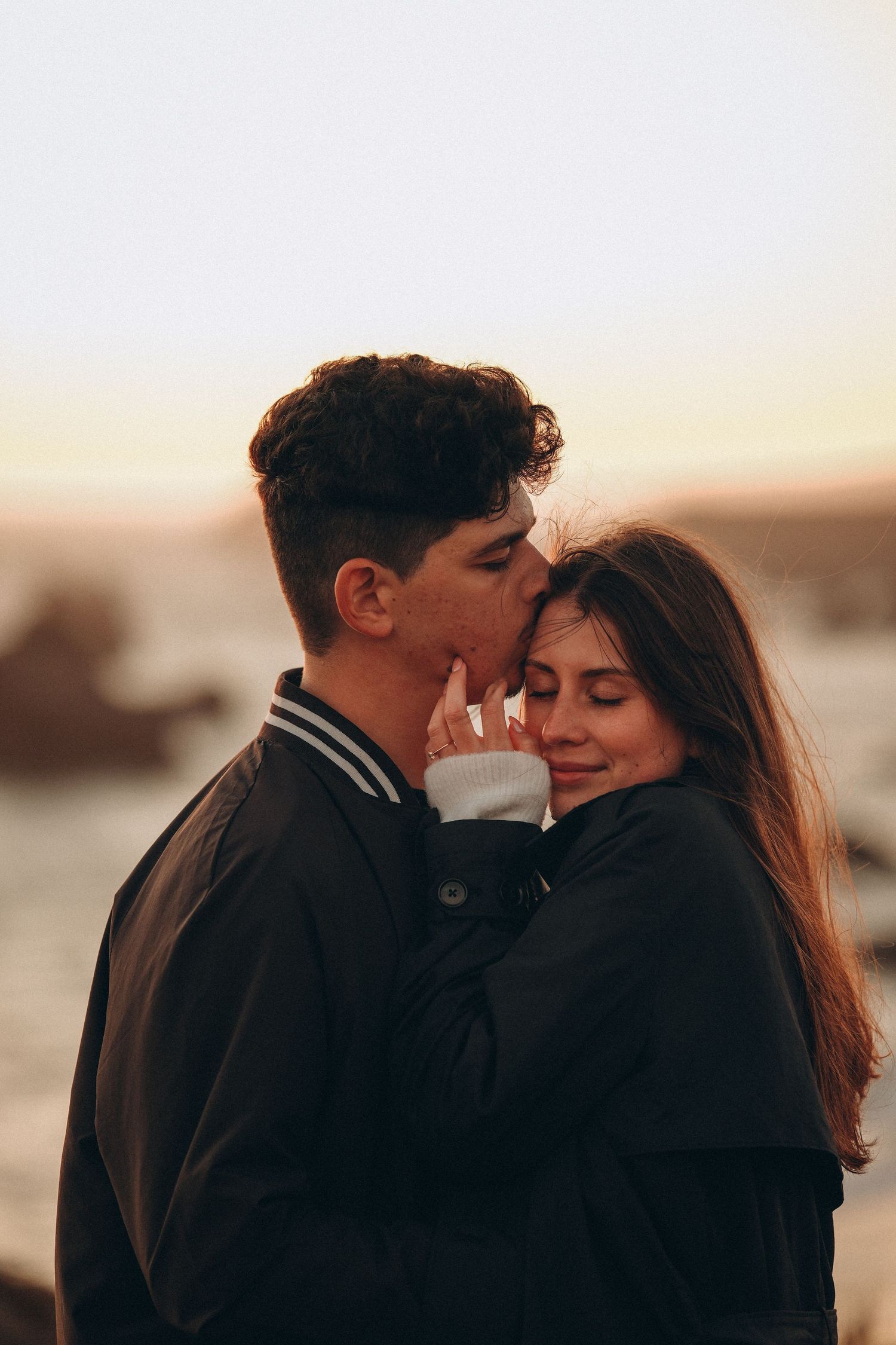 Candid love story on a quiet California beach — natural, warm, and full of movement.
#CaliforniaCouplesSession #BeachLoveStory #Na