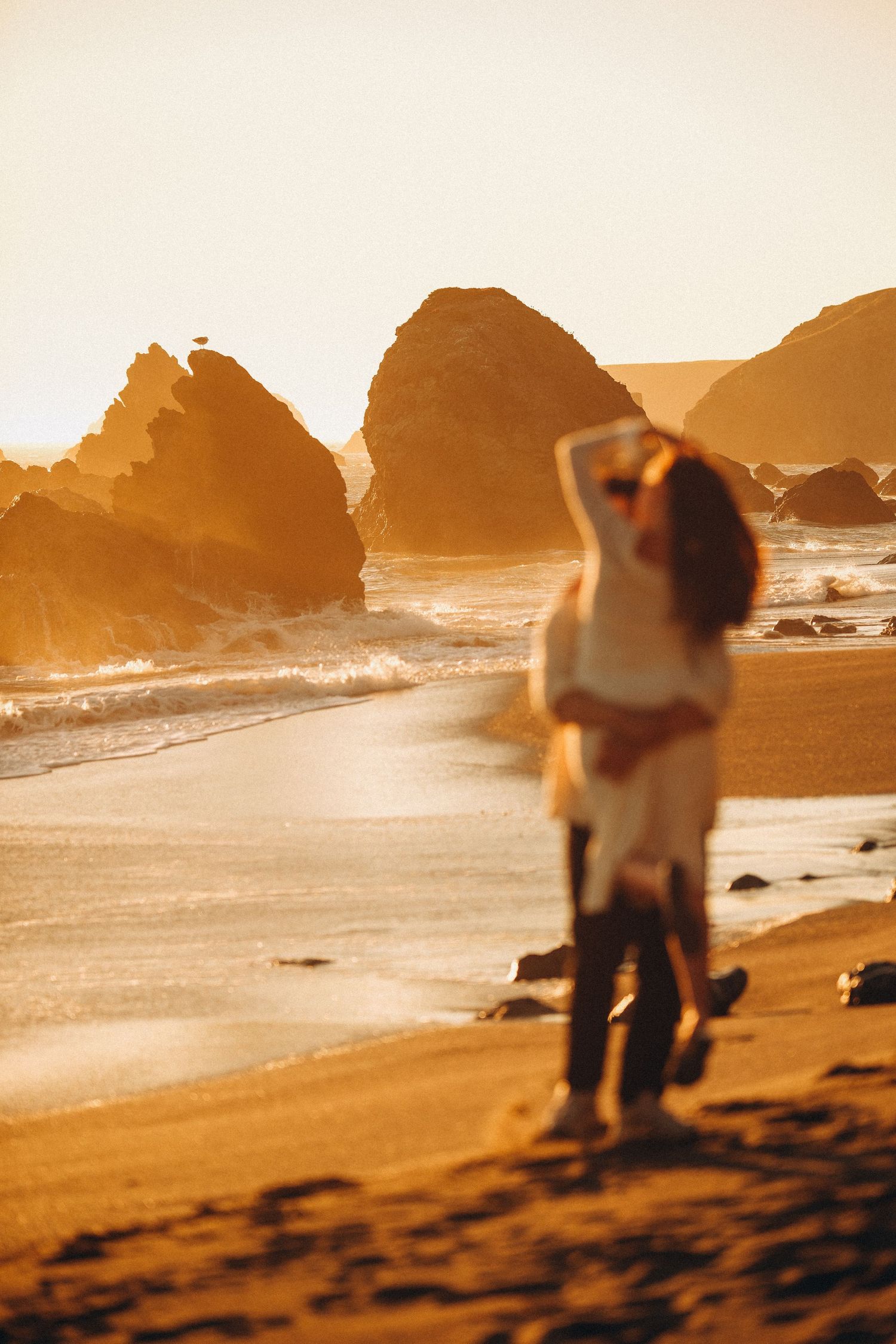 Candid love story on a quiet California beach — natural, warm, and full of movement.
#CaliforniaCouplesSession #BeachLoveStory #Na