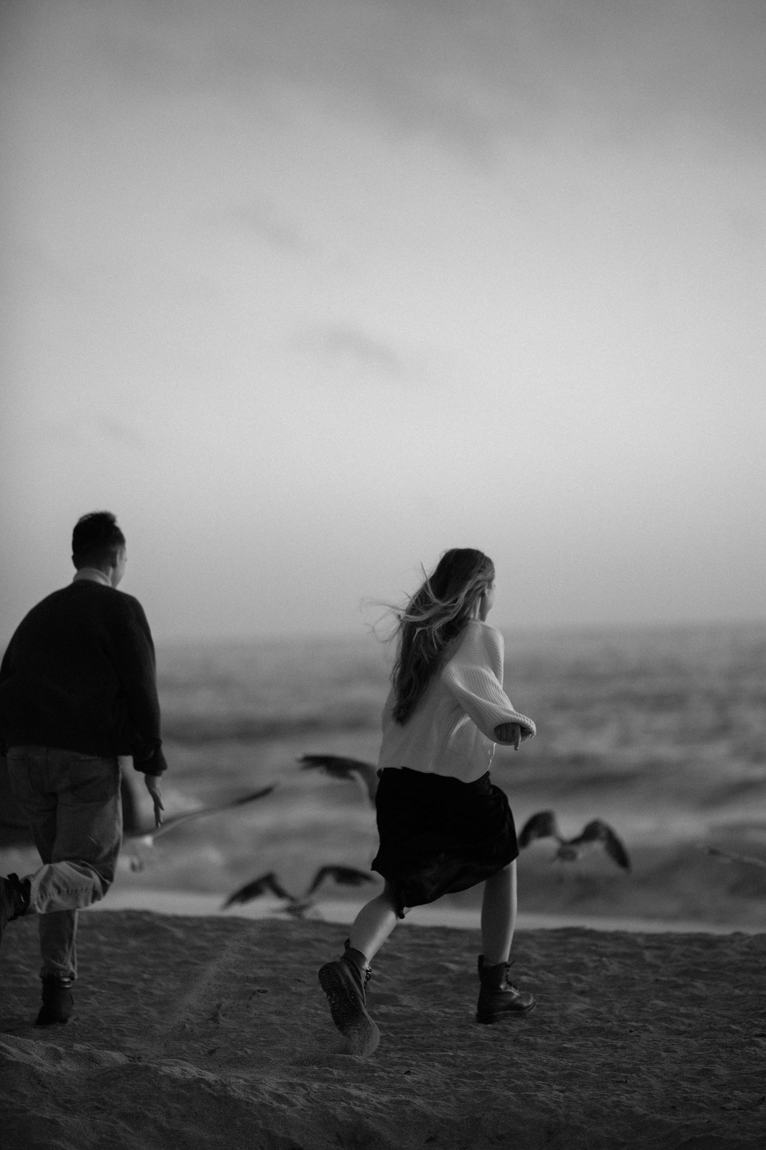 Candid love story on a quiet California beach — natural, warm, and full of movement.
#CaliforniaCouplesSession #BeachLoveStory #Na