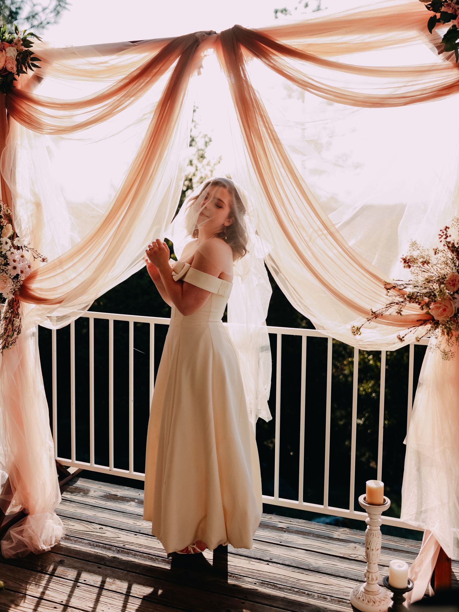 wedding
Outdoor wedding portraits with natural light