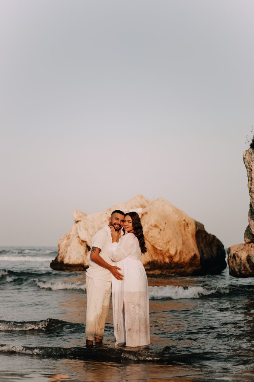 Candid love story on a quiet California beach — natural, warm, and full of movement.
#CaliforniaCouplesSession #BeachLoveStory #Na