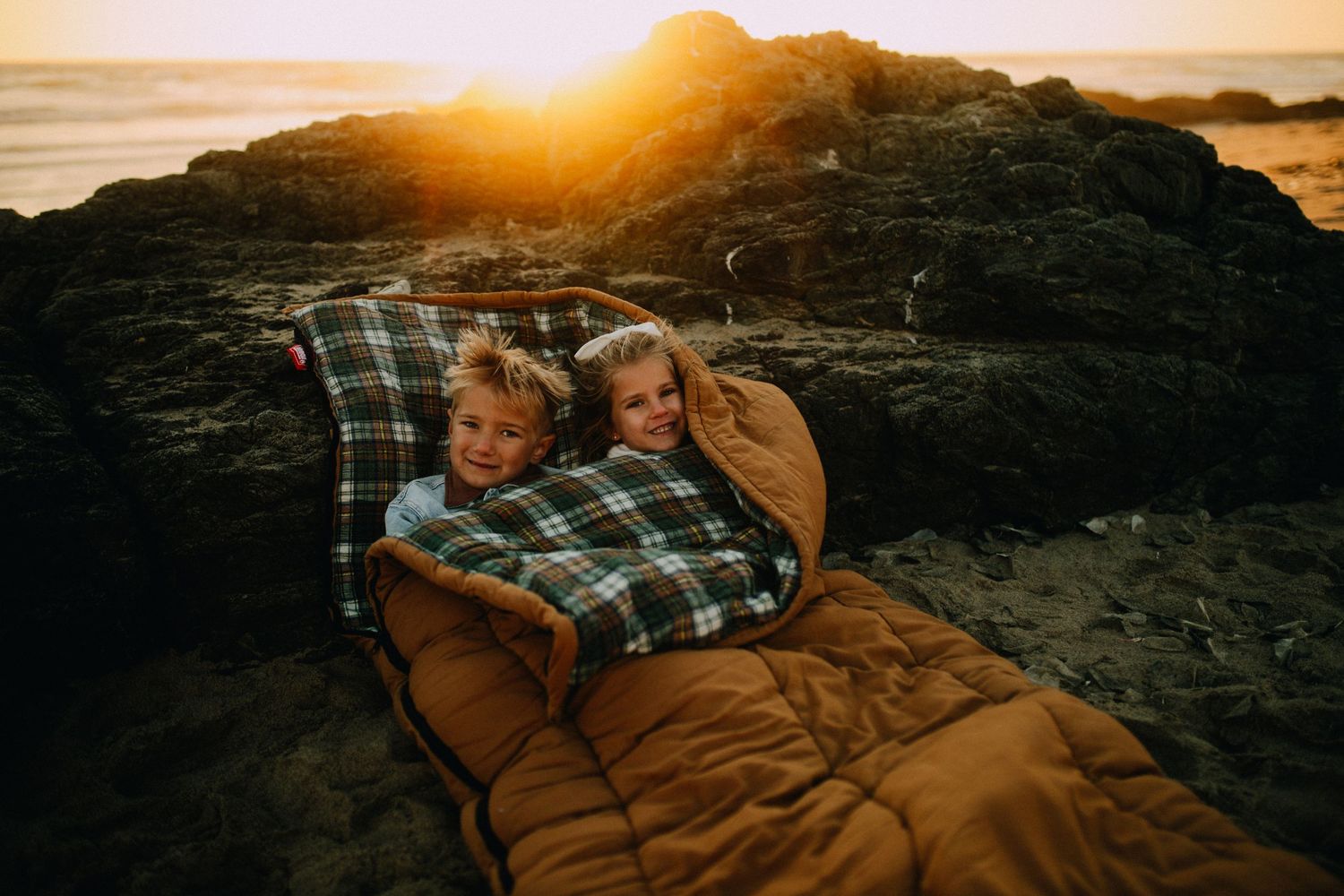 Candid love story on a quiet California beach — natural, warm, and full of movement.
#CaliforniaCouplesSession #BeachLoveStory #Na