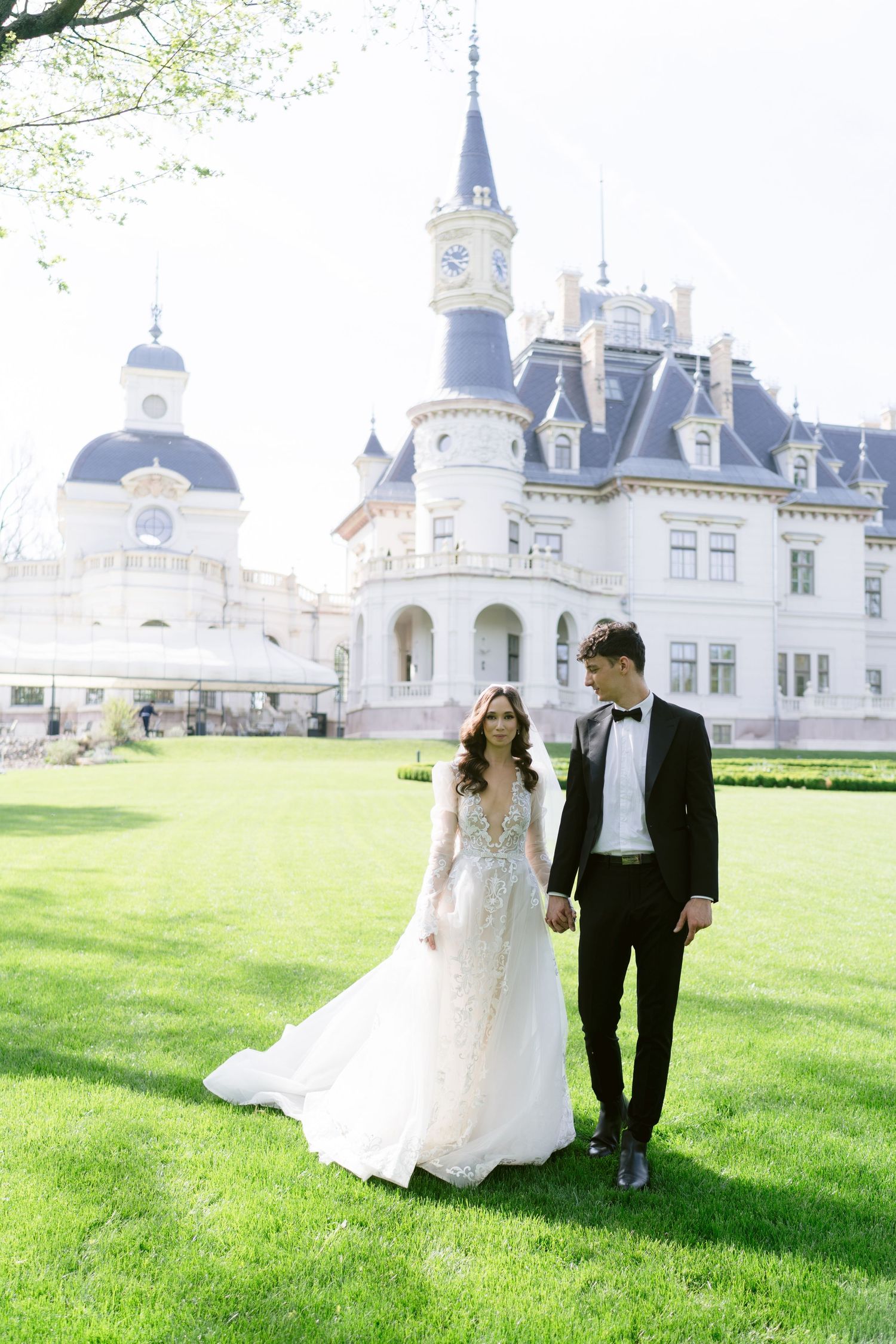vienna-castle-wedding-couple-portrait.jpg