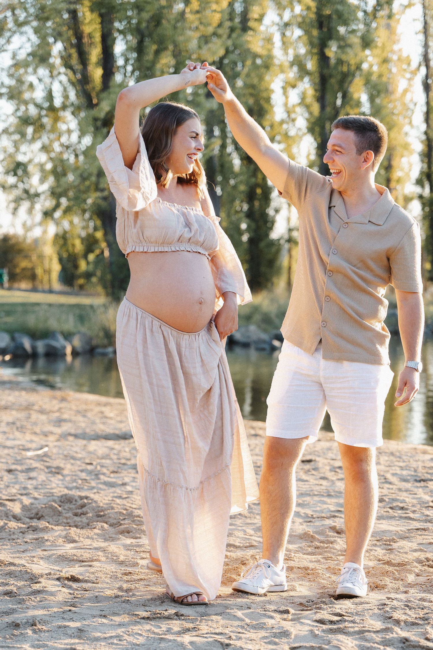 Canberra pregnancy photographer captures fun couple