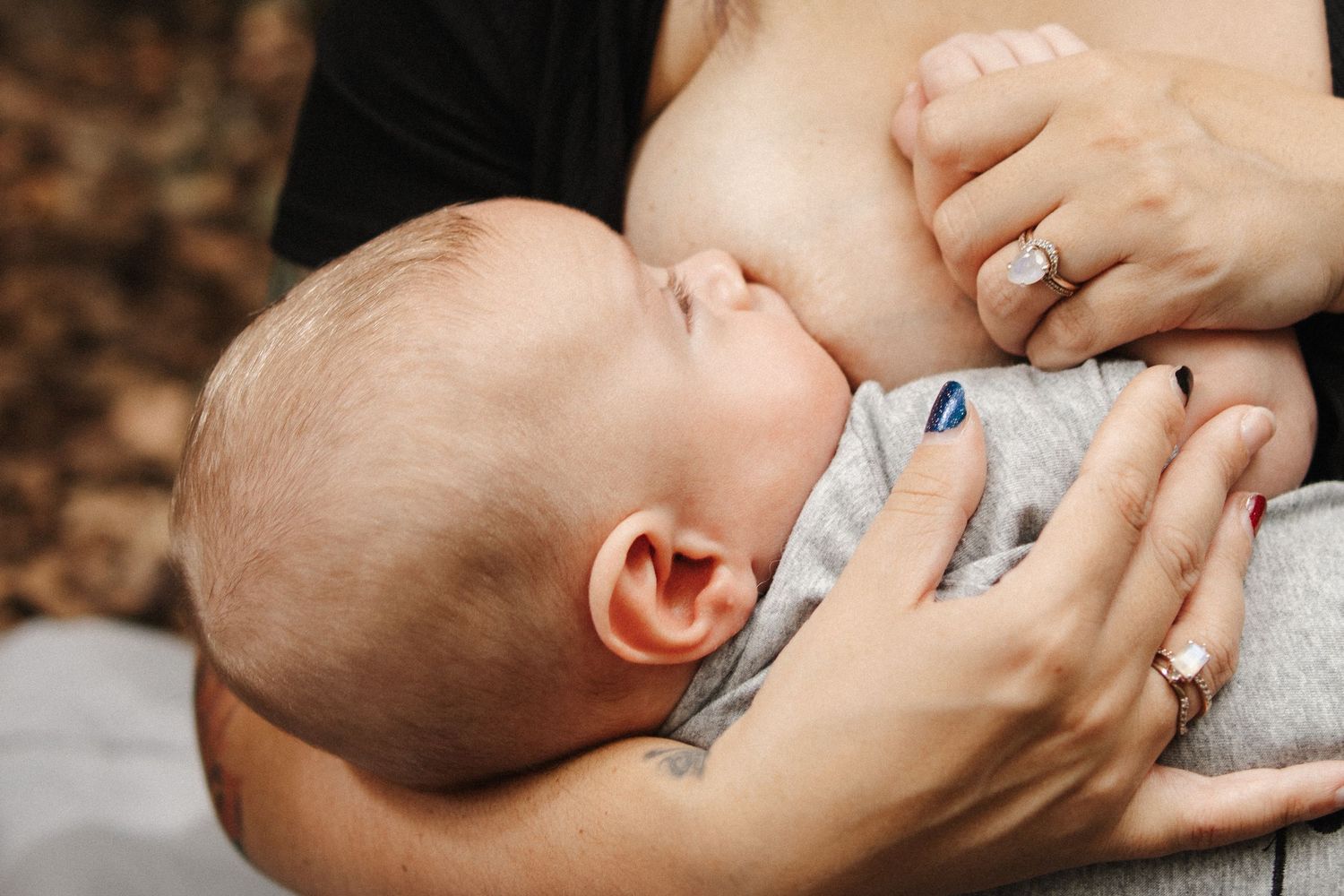 Breastfeeding baby in the shade in Canberra family photoshoot