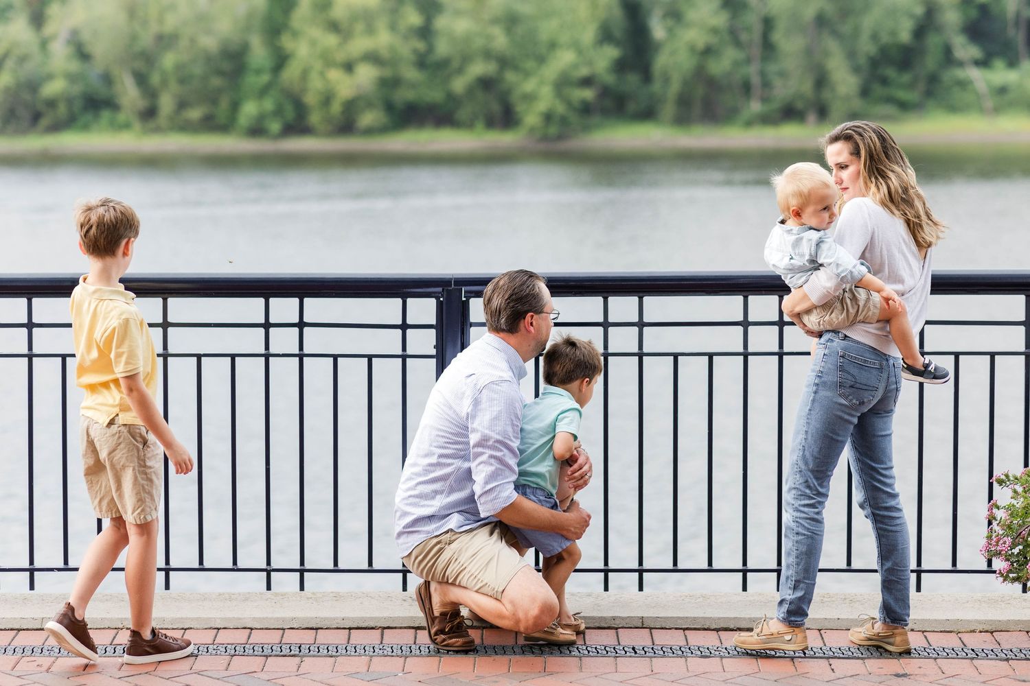Family of five during outdoor family photoshoot by Connecticut River — Minmo Photography