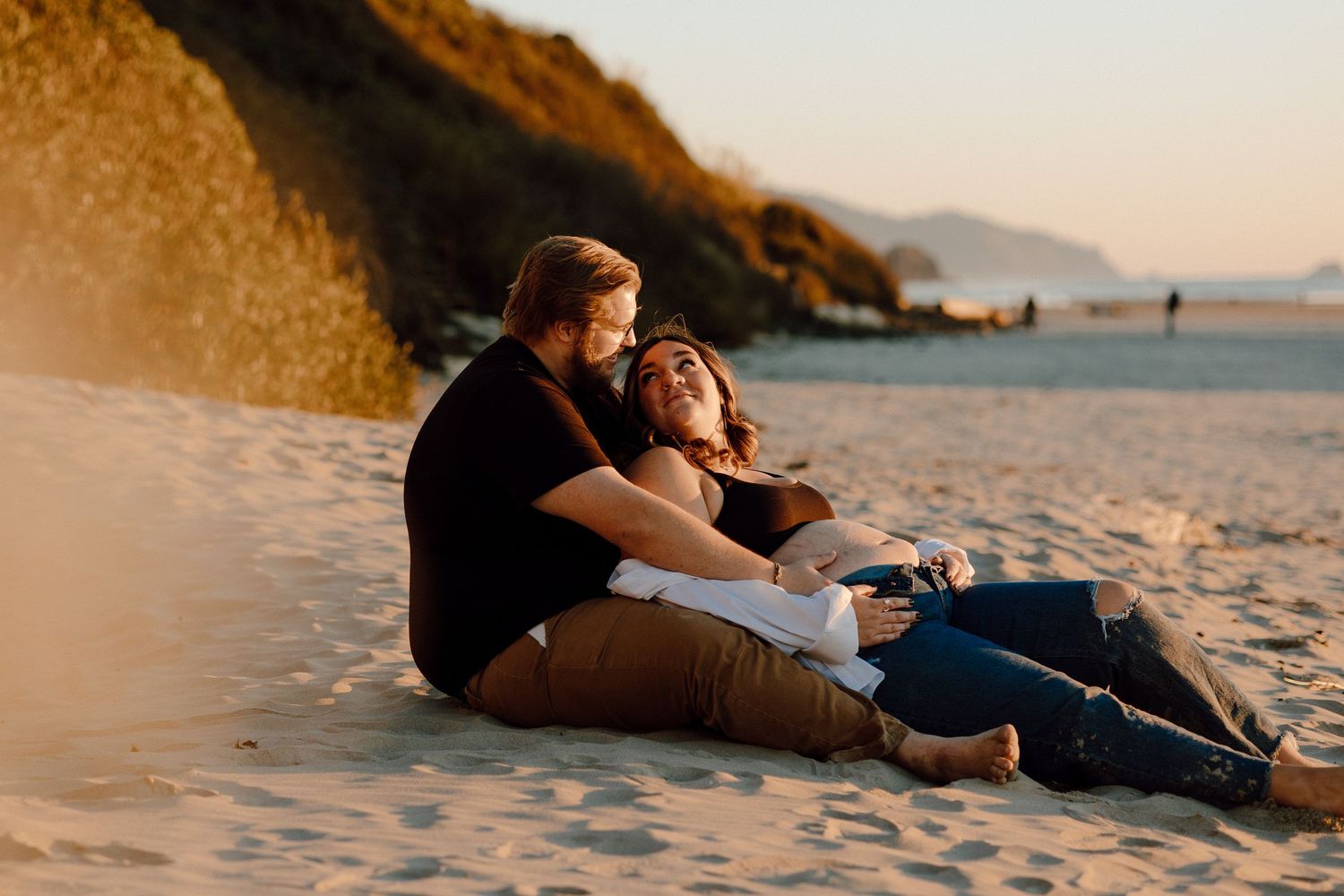 Couples maternity session at the oregon coast