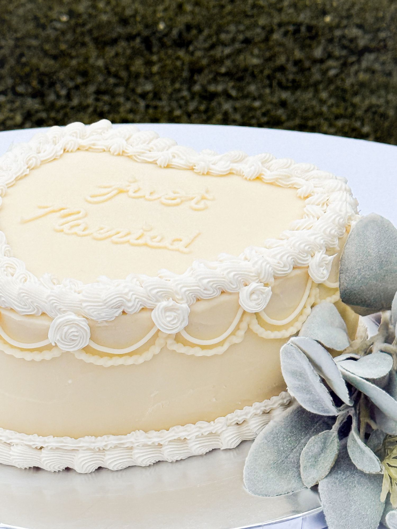 Wedding detail shot of the cake at Northern Oaks Events Wedding Venue in Sauk Rapids Minnesota