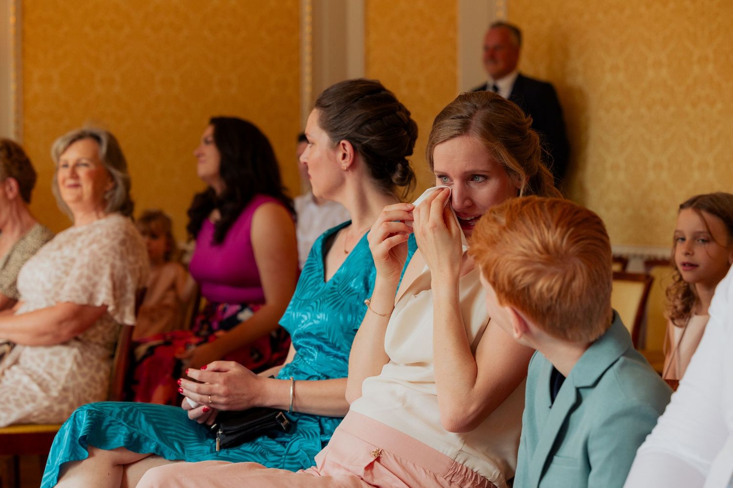 Emotioneel moment tijdens de trouwceremonie