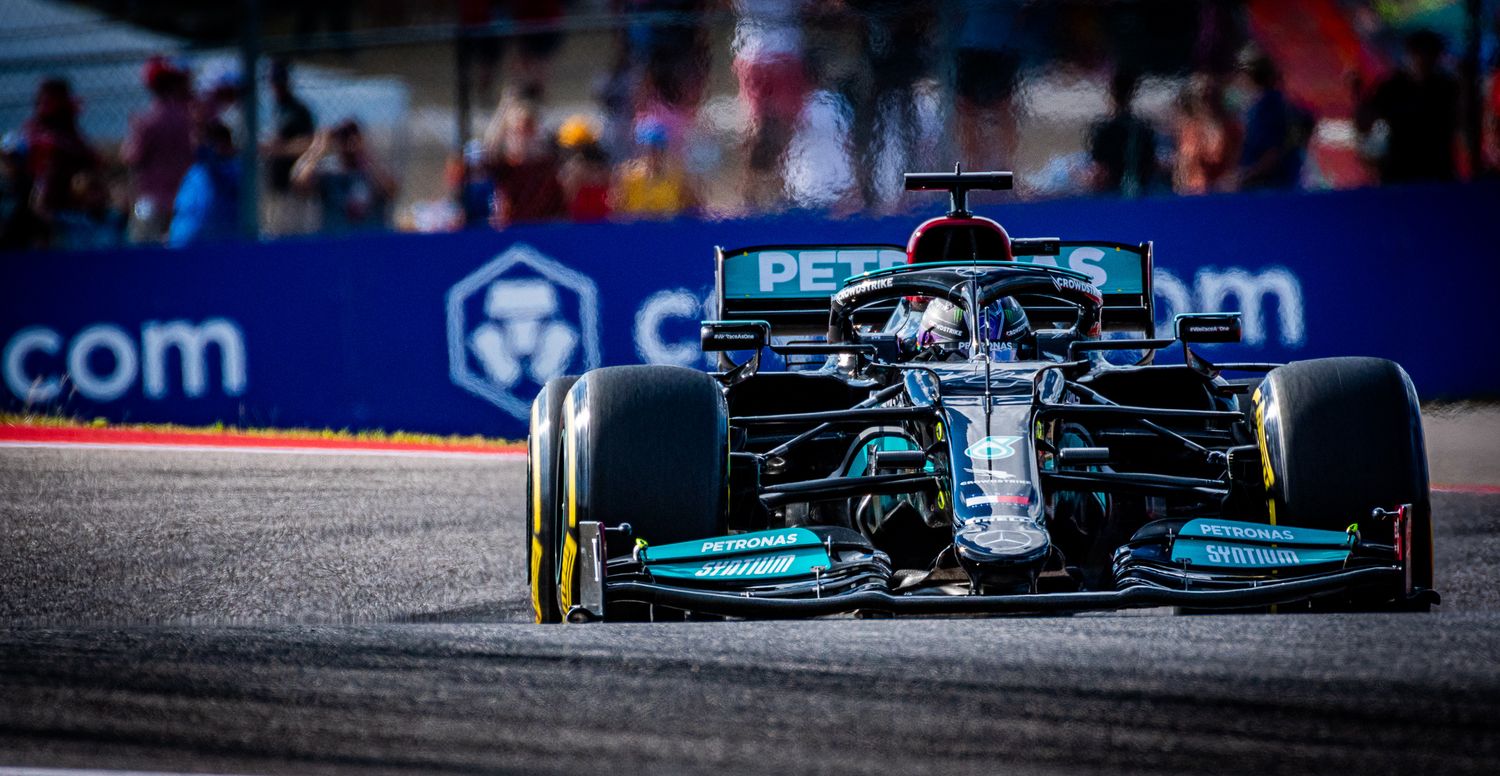 Formula 1 race car speeds around the track during a competitive motorsport event.