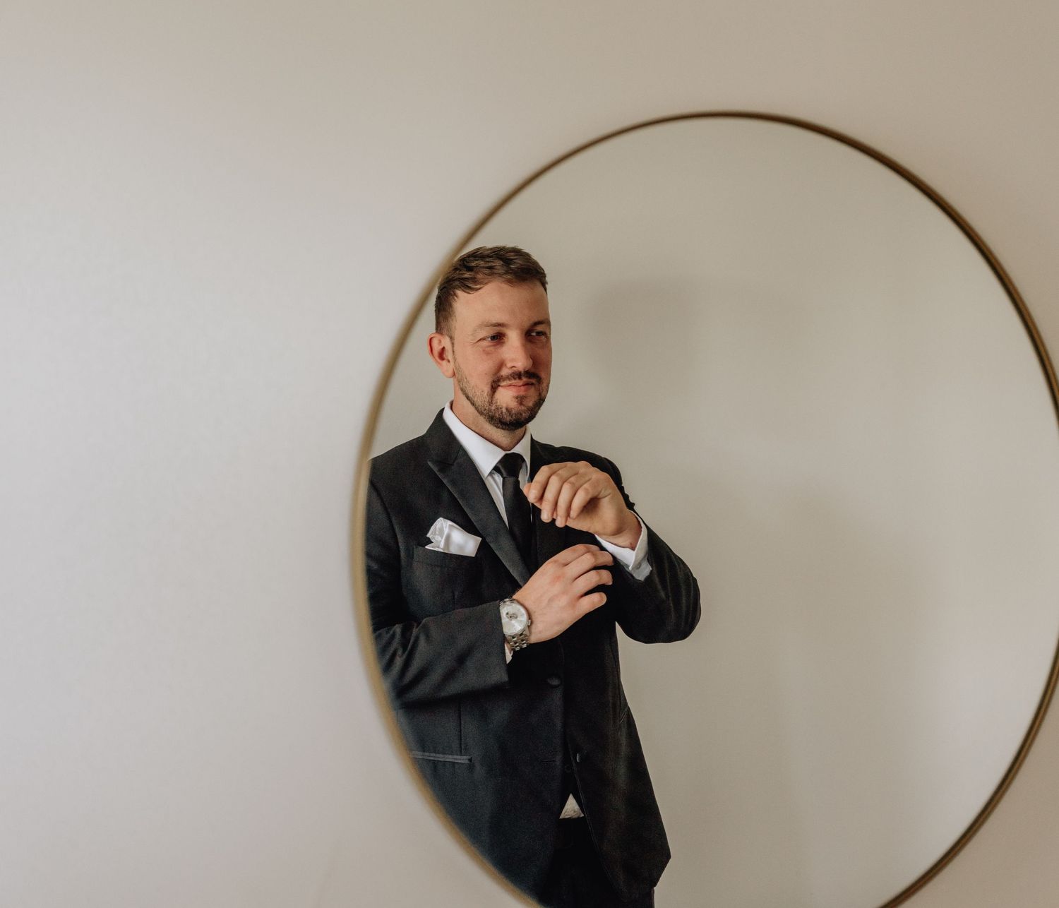 Sequence of joyful expressive moments captured through oval mirror frames.