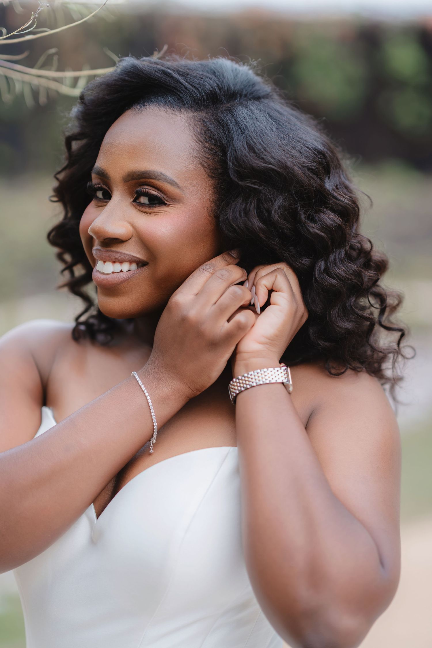 Close-up portrait shots of a bride wearing sparkling jewelry and curled hairstyle.