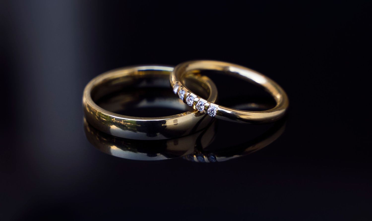 trouwringen bruiloft, bruidegom, bruid, wedding, trouwfotos, trouwfotografie, bruiloft fotografie, say yes, kiss, love, liefde