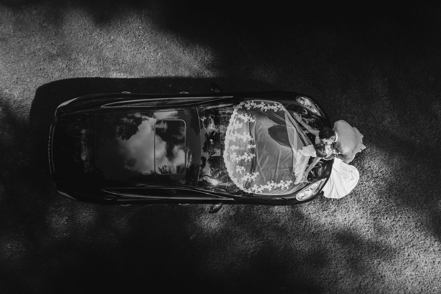 bruiloft, bruidegom, bruid, wedding, trouwfotos, trouwfotografie, bruiloft fotografie, say yes, kiss, love, liefde, drone, dronefotografie