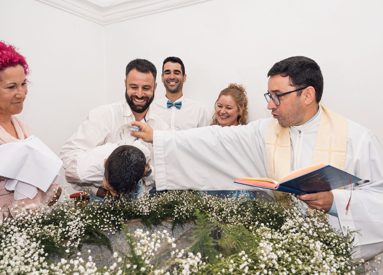Group photo session with white and blue color scheme against baby's breath flowers.