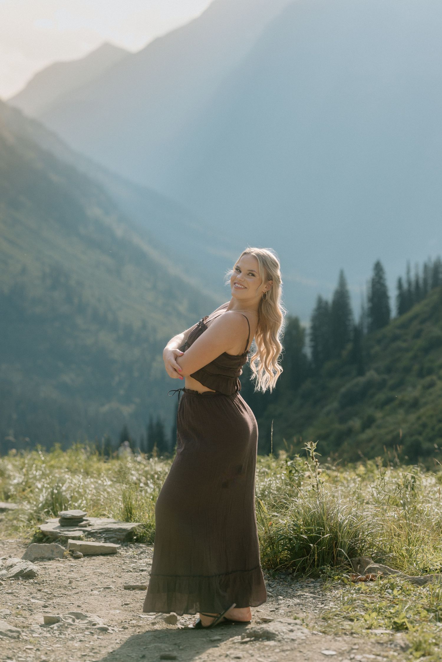 A dreamy mountain vista serves as backdrop for an artistic outdoor photoshoot.