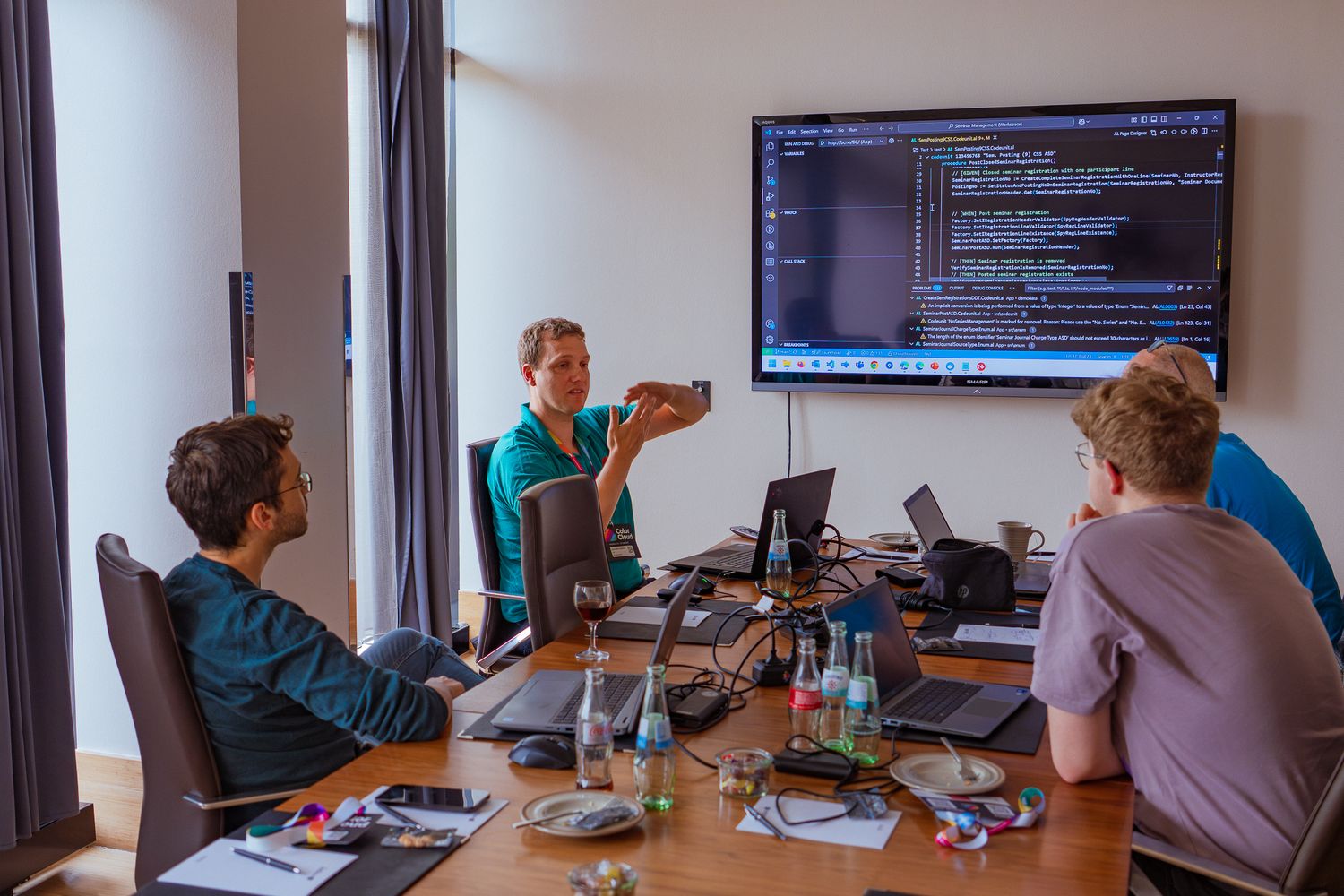 Christoffer Andersen hält vor den Teilnehmern seines ColorCloud-Workshops einen Vortrag