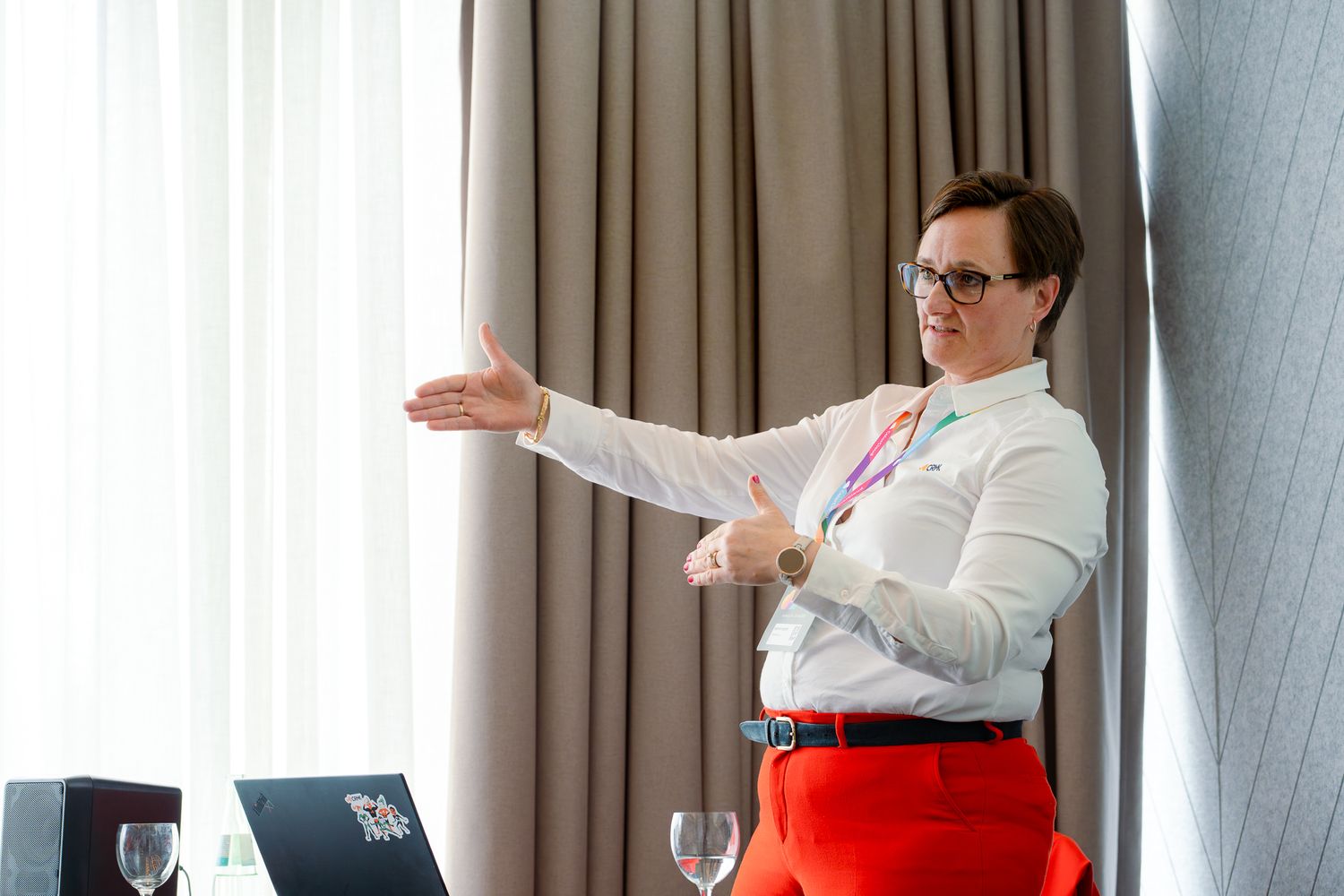 Kathrine Hogseth hält einen Vortrag auf der ColorCloud