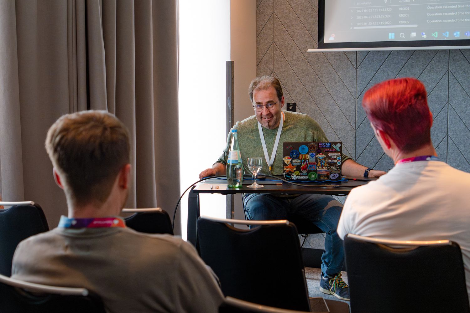 Eric (Waldo) Wauters unterhält sich während seines Vortrags auf der ColorCloud 2025 mit Teilnehmern aus dem Publikum