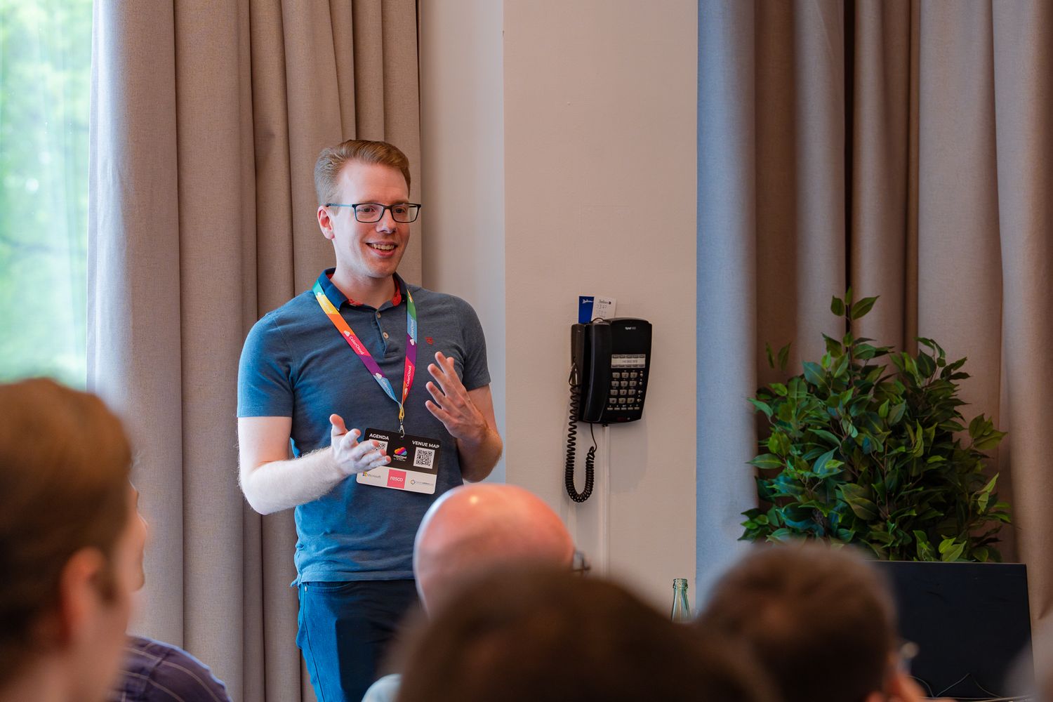 Niklas Bösch hält einen Vortrag auf der ColorCloud-Konferenz 2025