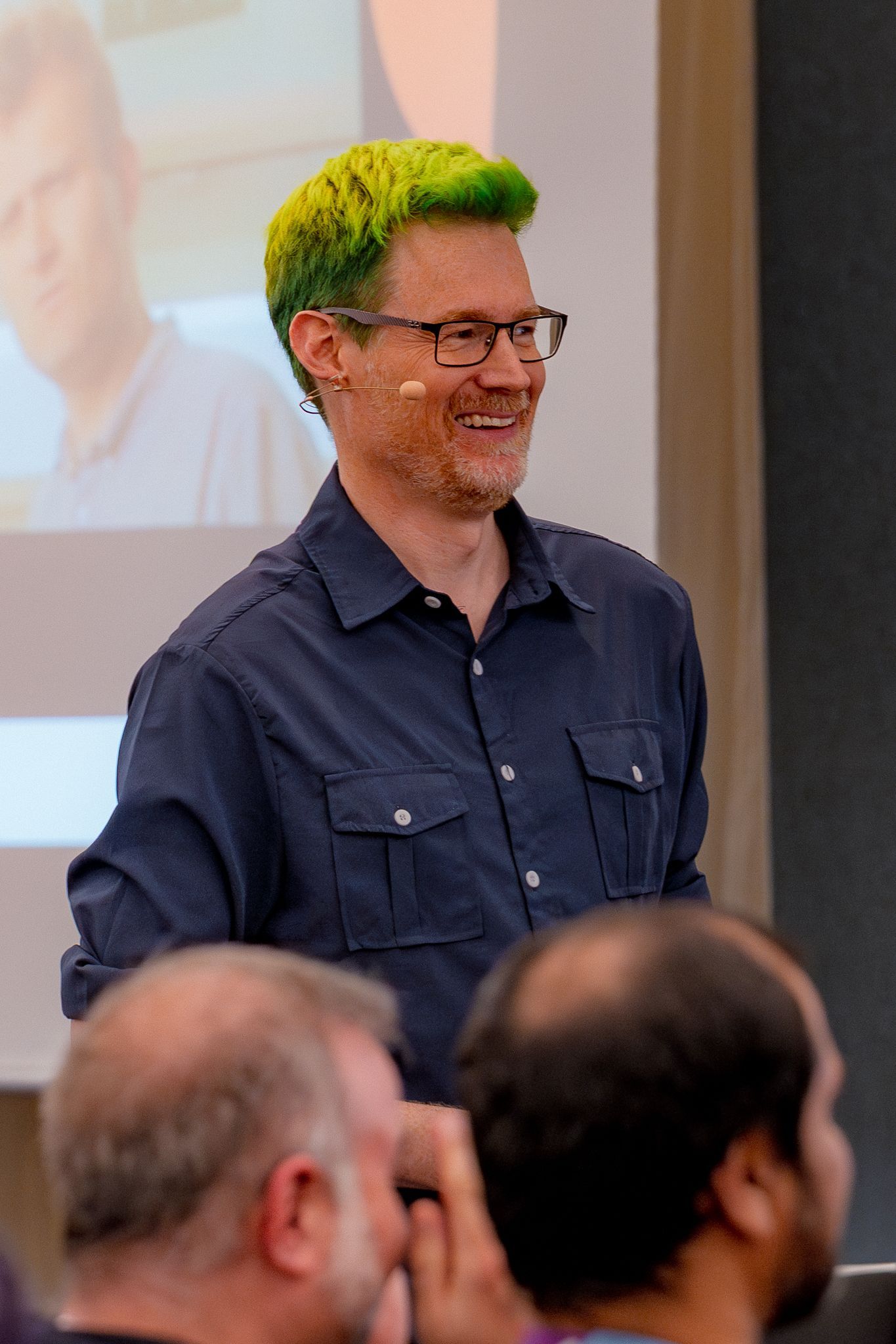 Scott Durow lacht während seiner Closing Note auf der ColorCloud 2025
