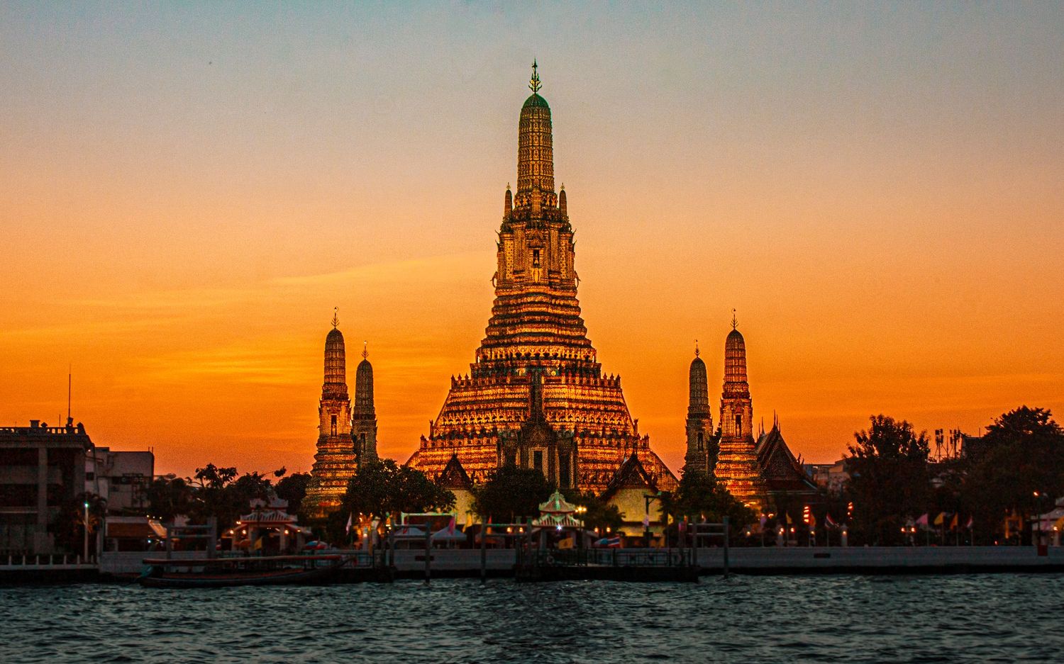 Wat Arun Sunset Banhgkok Thailand