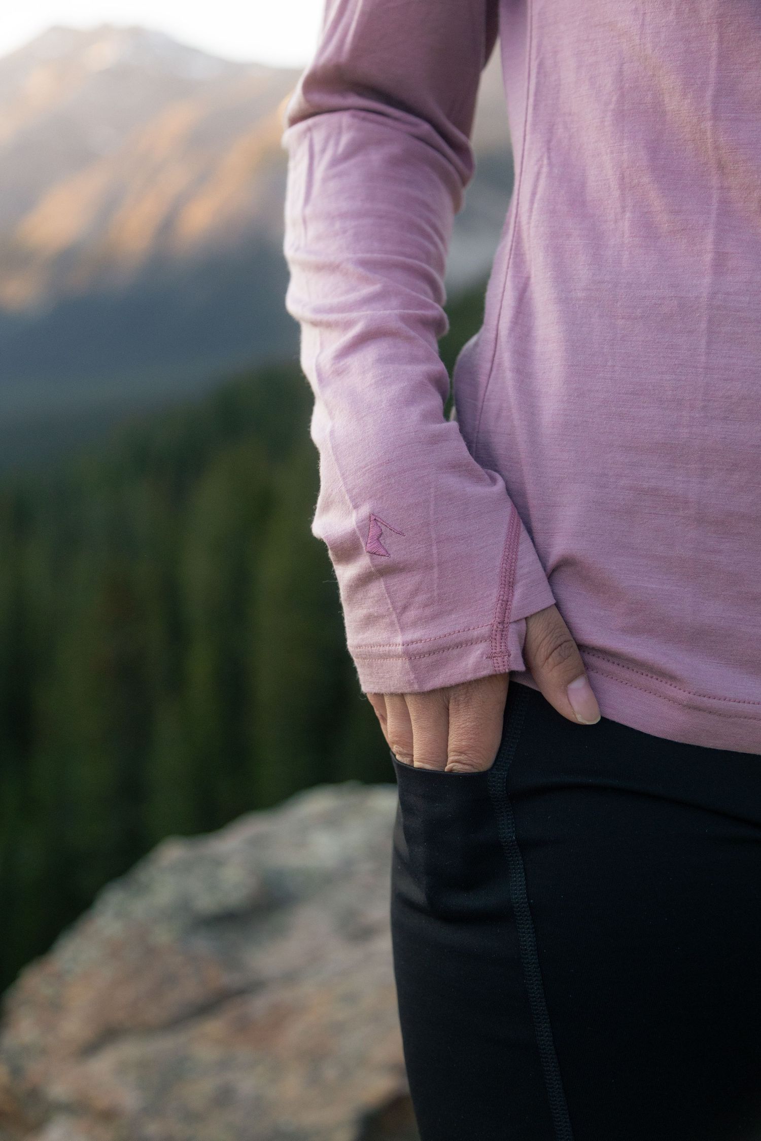 Un close-up de vêtement en laine de mérino de Ridge Merino — Jonathan Ouimet Photographie