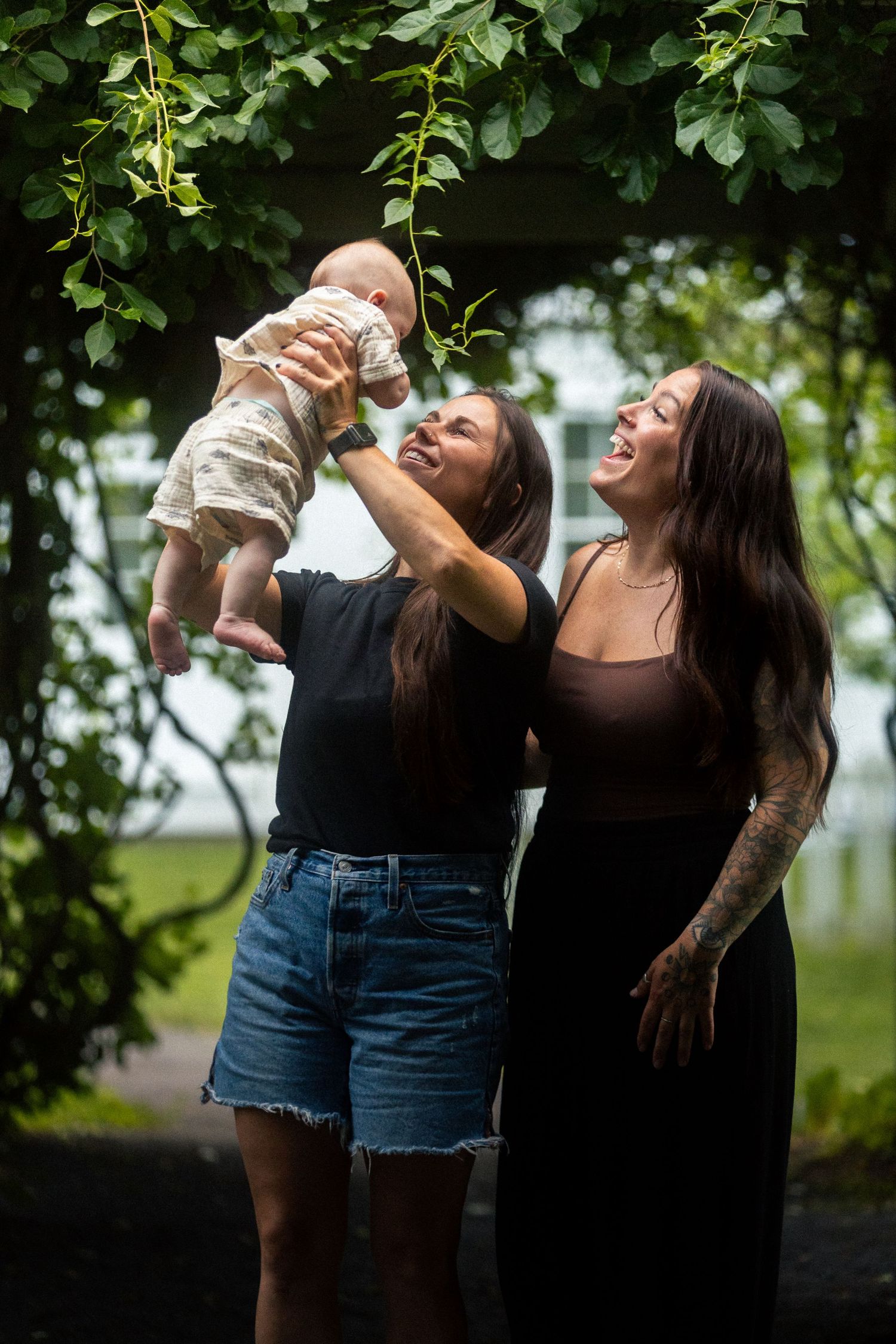 Portrait d'un couple avec leur bébé — Jonathan Ouimet Photographie