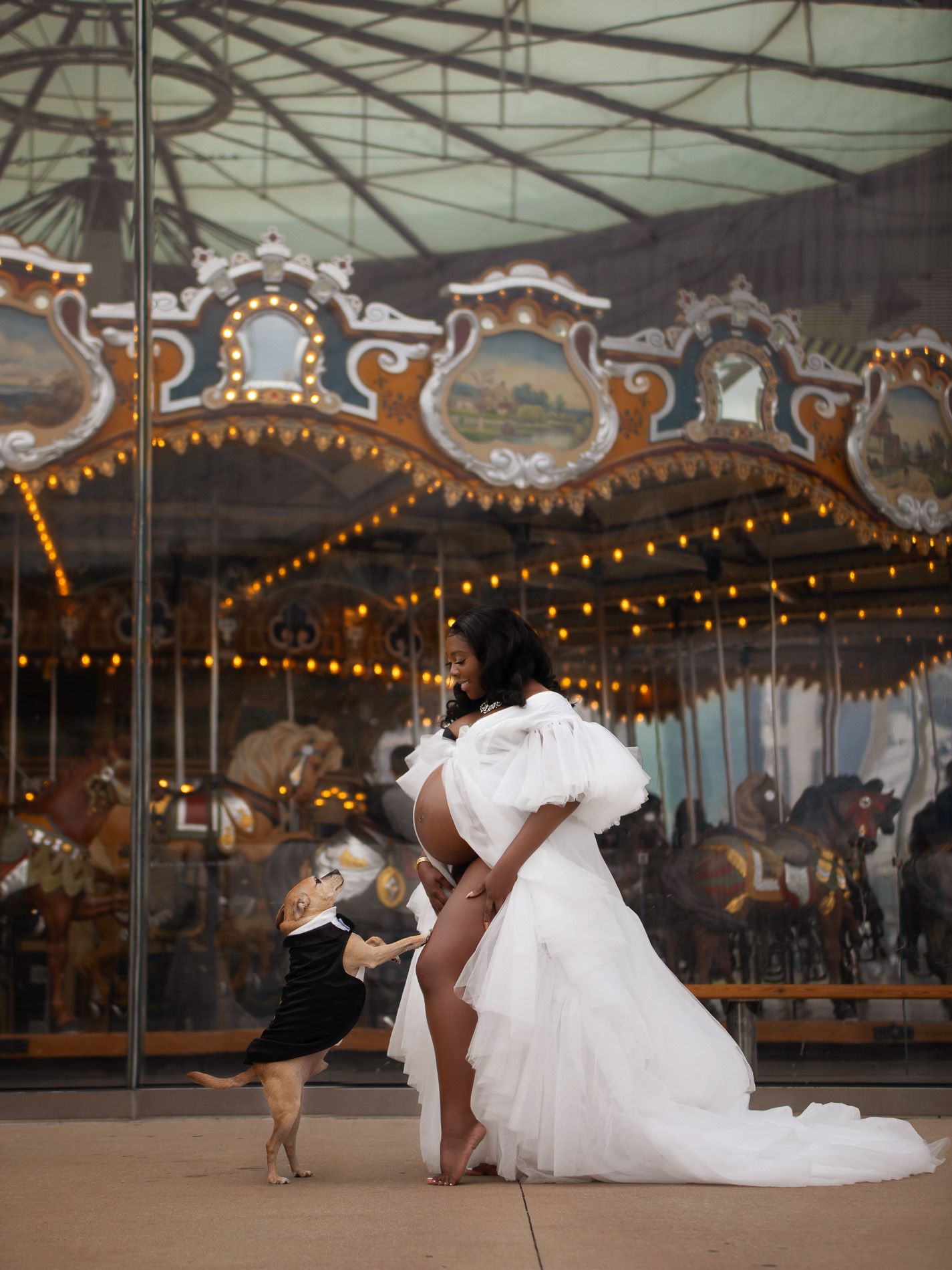 dumbo brooklyn and manhattan bridge janes carousel maternity photoshoot for pregnant woman and family fun in new york