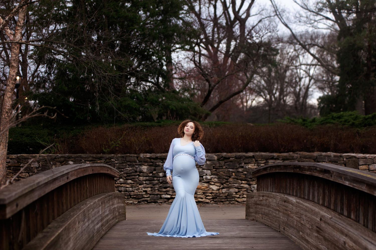 kansas city loose park maternity photo session with pregnant mom by black female photographer