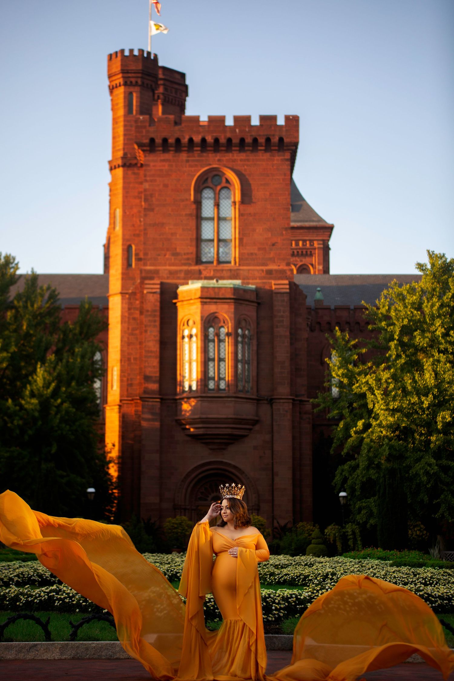 washington dc maternity session in garden at smithsonian with pregnancy photographer from virgina and maryland near dela