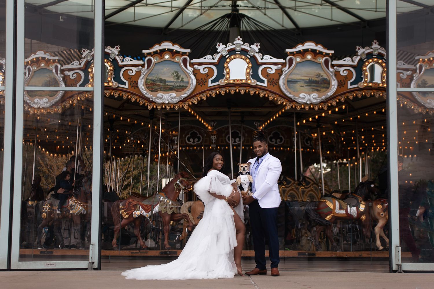dumbo brooklyn and manhattan bridge janes carousel maternity photoshoot for pregnant woman and family fun in new york