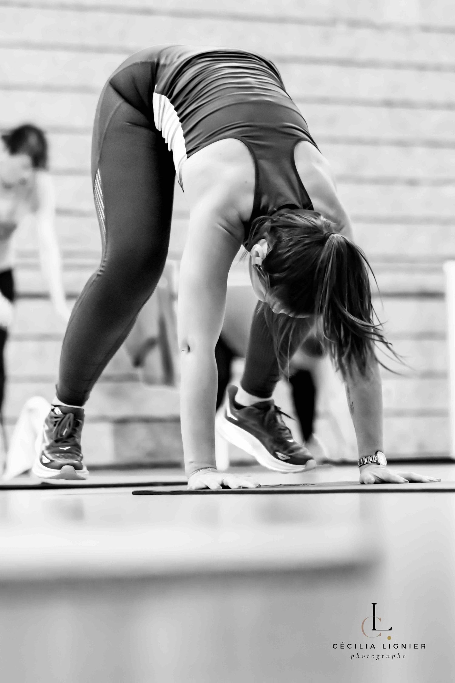 Sportif - Sport en salle - Femme sportive - Posture - Hit Training