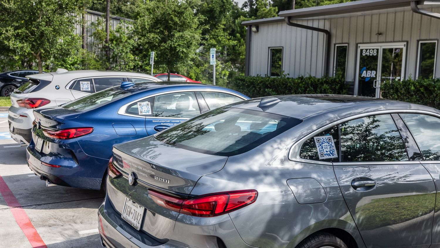 Customer parking and front entrance at ABR Houston
