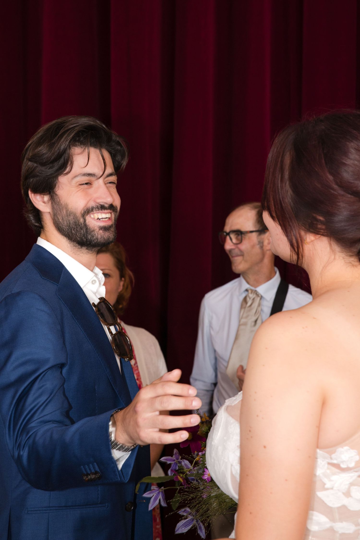 A smiling wedding guest chatting with the bride at Montrouge town hall.