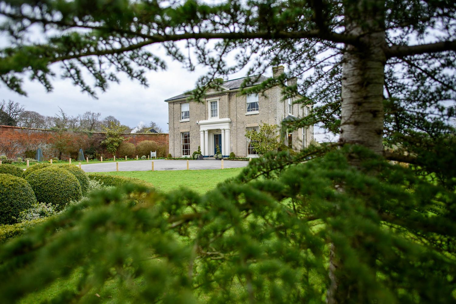 English Wedding Photos at Fennes Wedding Venue