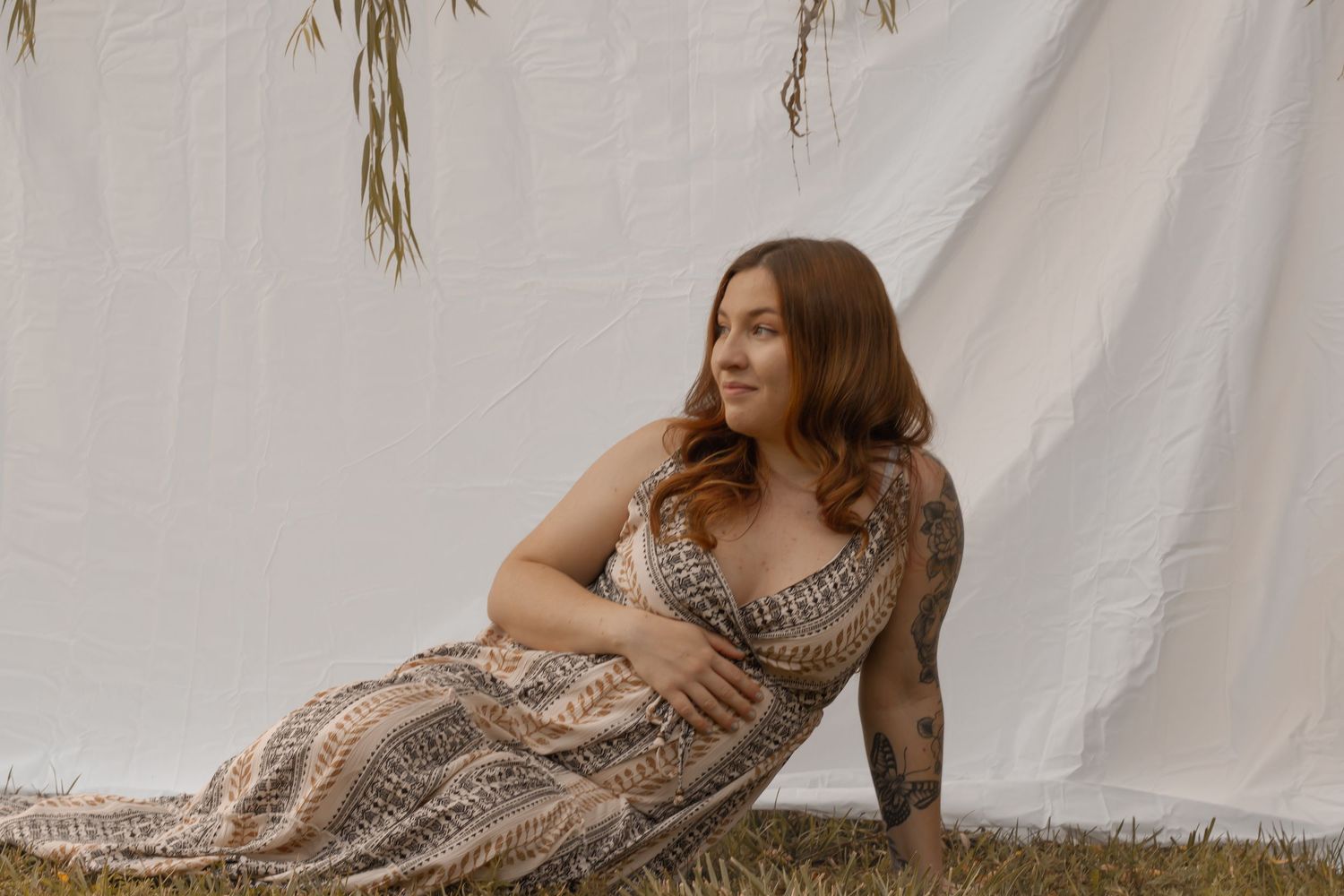 picture of mama to be laying down on the side looking away.