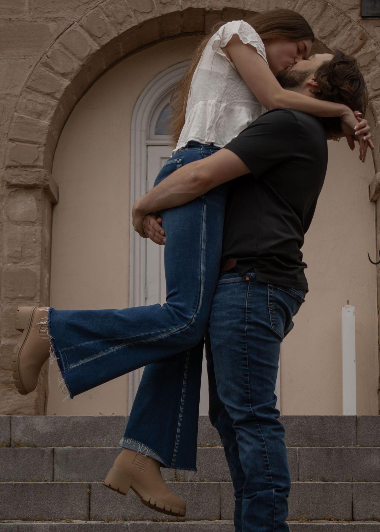 picture of couple, engagement, man picking up women, and they are kissing