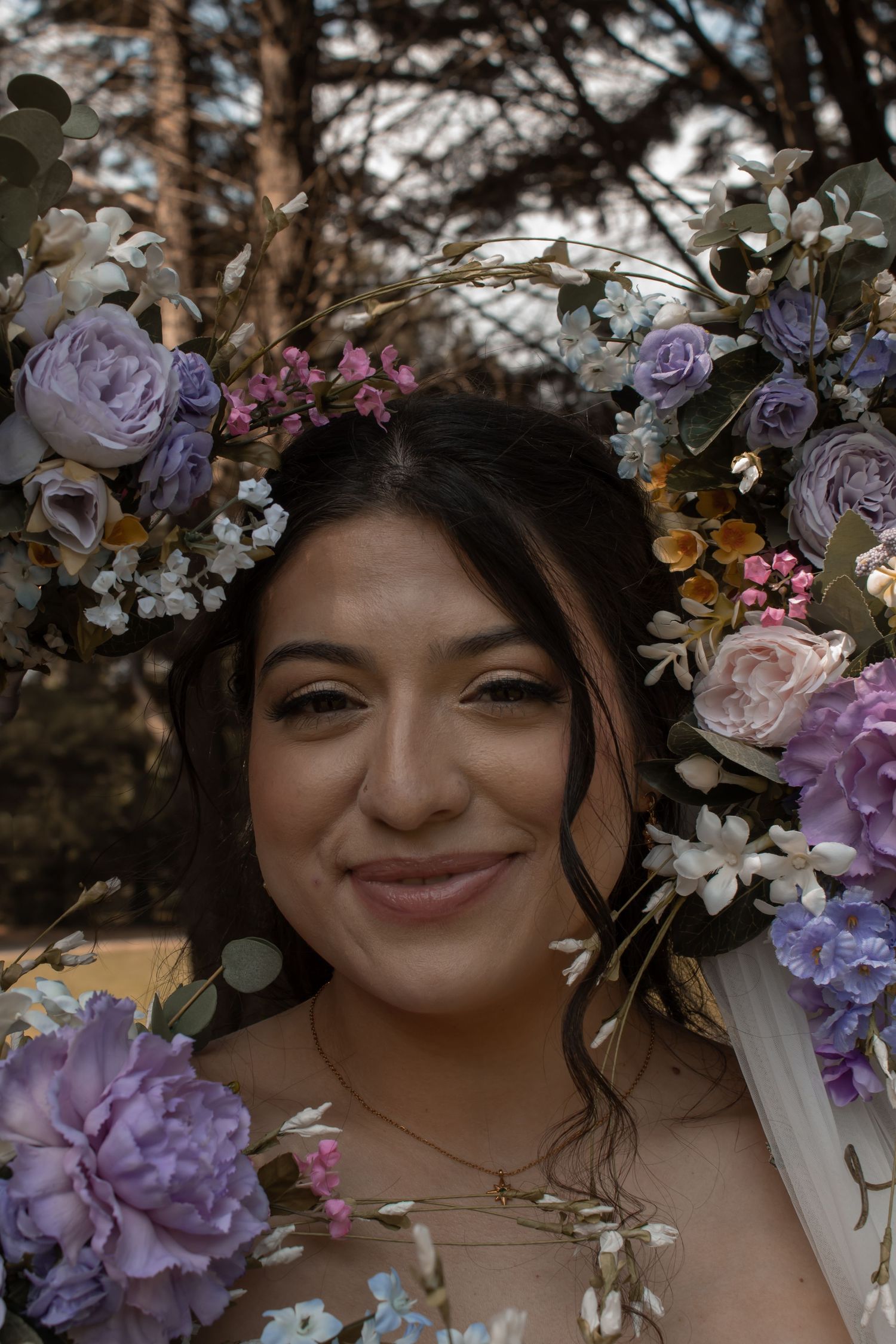 picture of bride and all the bridesmaids bouquets are around her