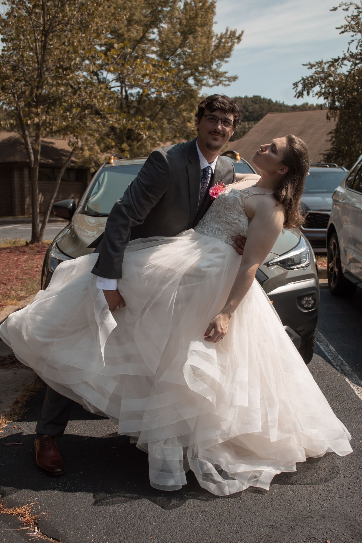 picture of bride and groom, groom dipping bride while holding her leg