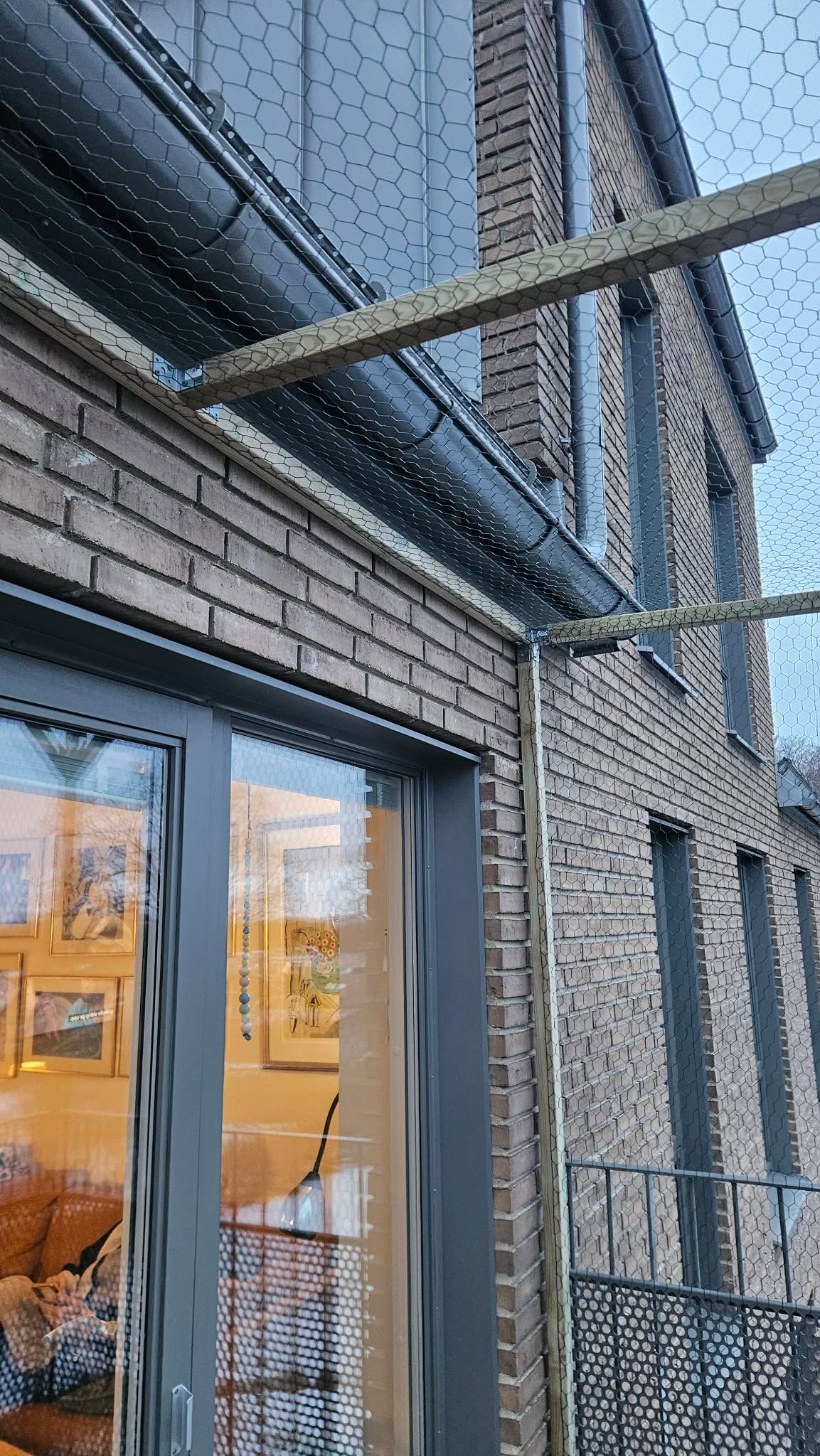 Näta in din balkong i Malmö - Skåne. Kattsäkring av balkong. Näta in balkongen. Kattbalkong Malmö - Lund - Lomma - Skåne